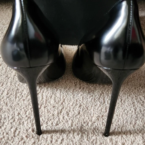 Saint Laurent Black Patent Leather Heels - Picture 6 of 10